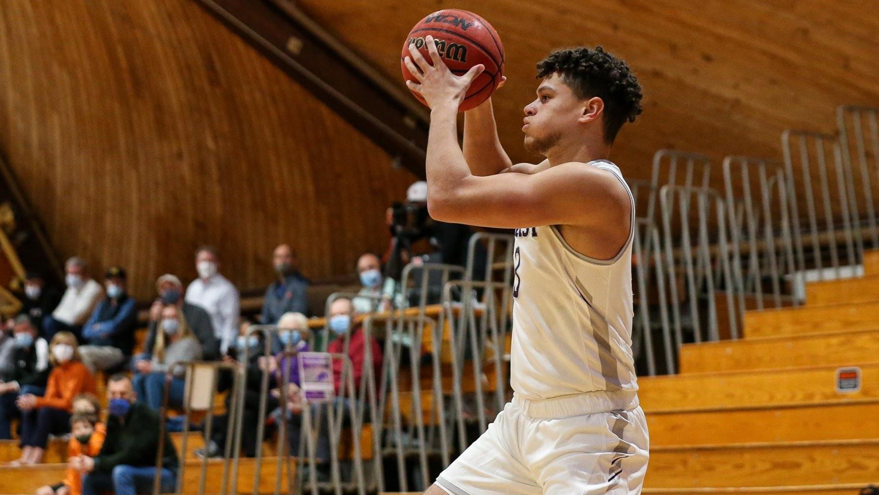 Men’s Basketball Enters Finals Week Undefeated After Eight Games
