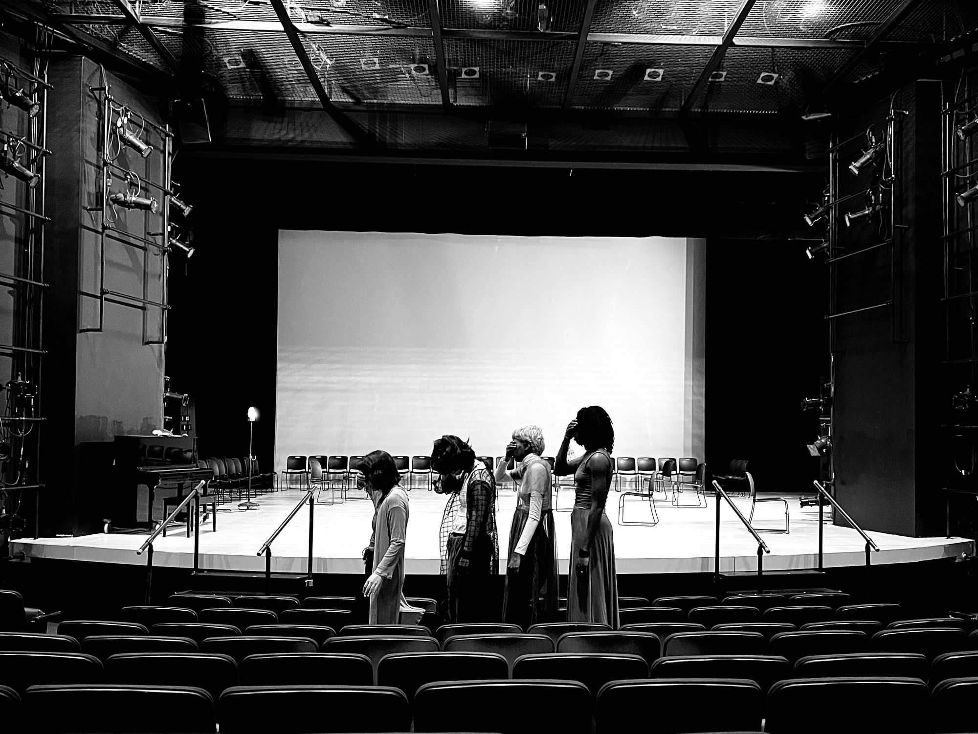 Dance Thesis “Drift” Evokes the Beauty of Loneliness