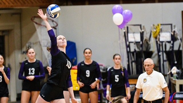 Volleyball Loses Nail-Biter, Rebounds to Sweep Brandeis in Weekend Contests