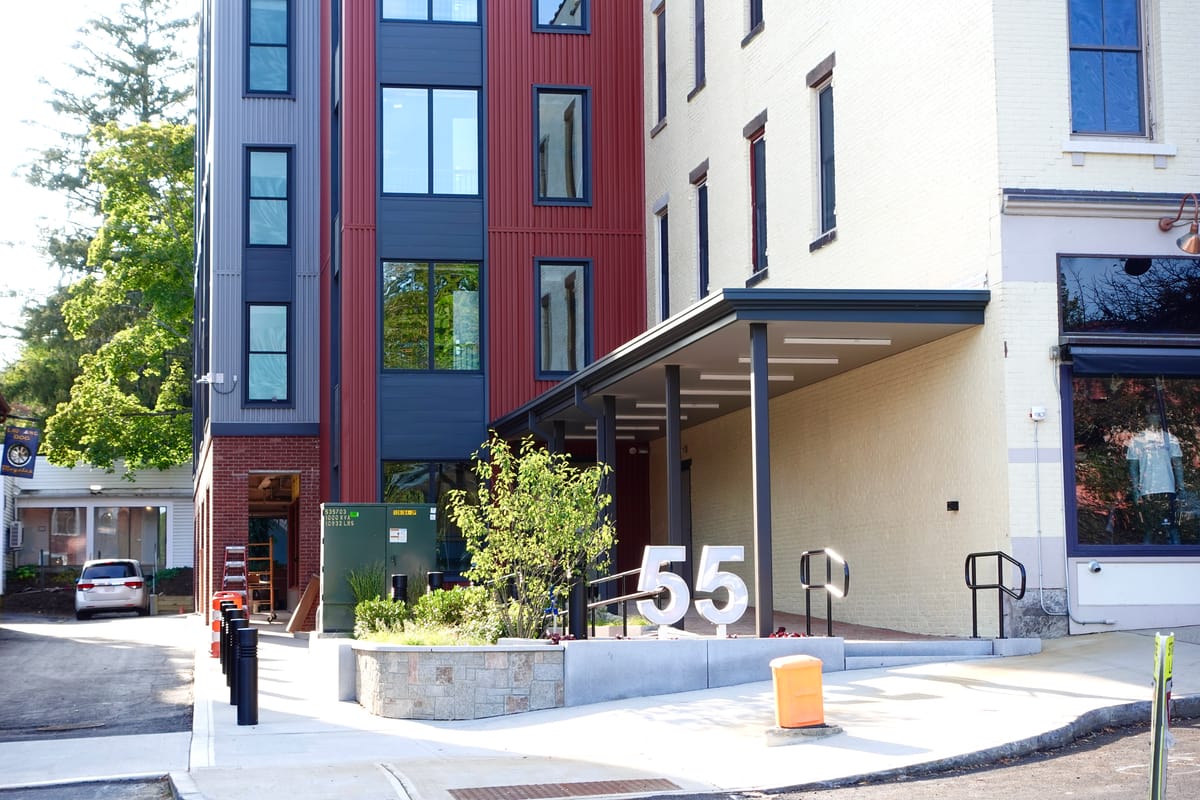 Hastings Residents Settle, Recall Difficult Move-In