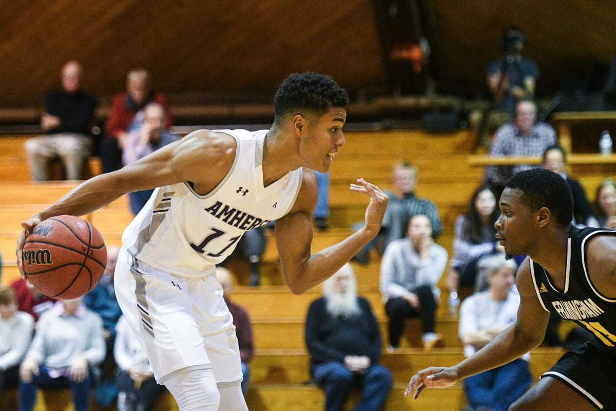 Men’s Basketball Defeats Tufts, Bates and Wesleyan