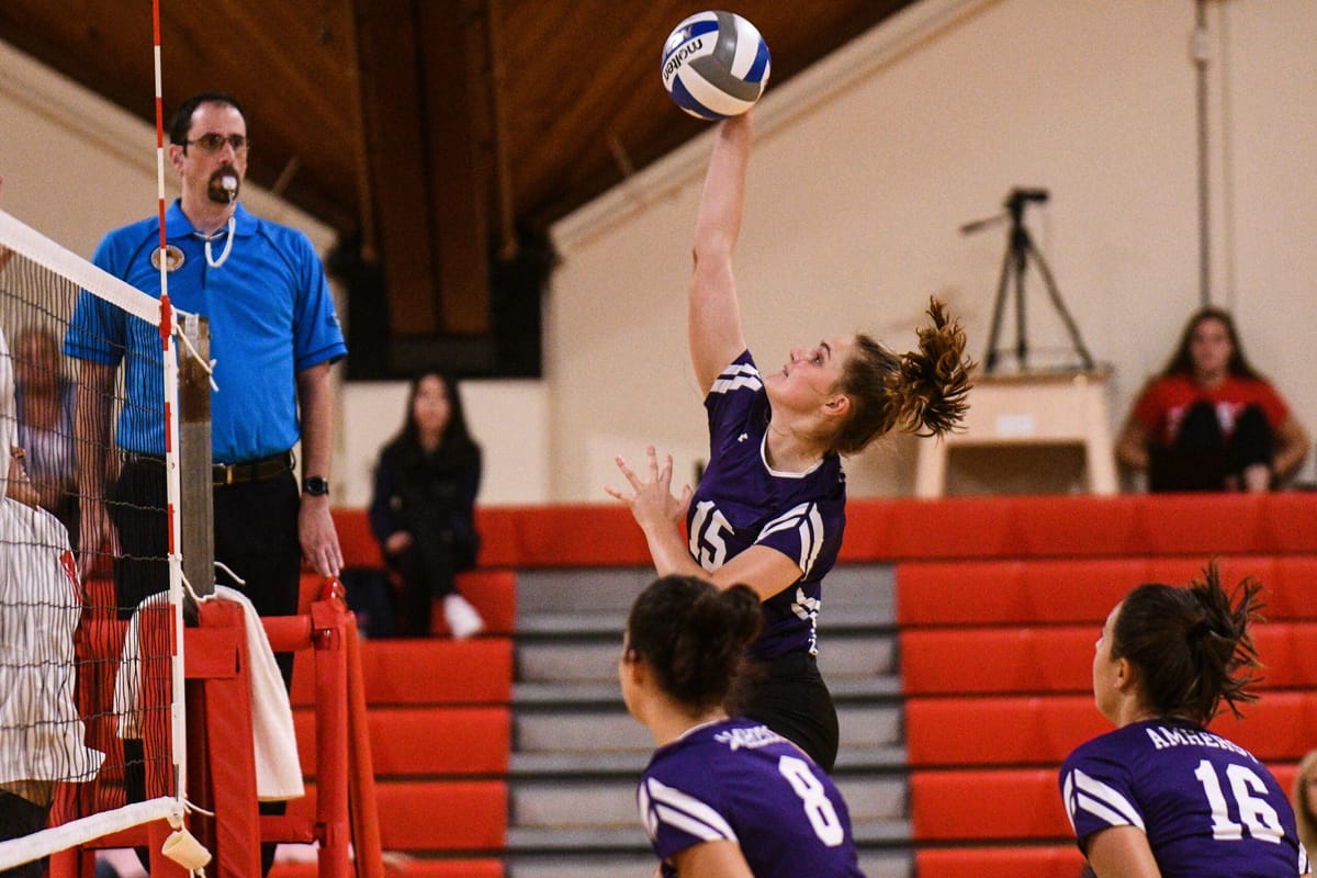 Volleyball Stumbles in NESCAC Quarterfinals