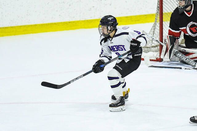 Women’s Hockey Splits Weekend Series With Trinity with Rout and Close Loss