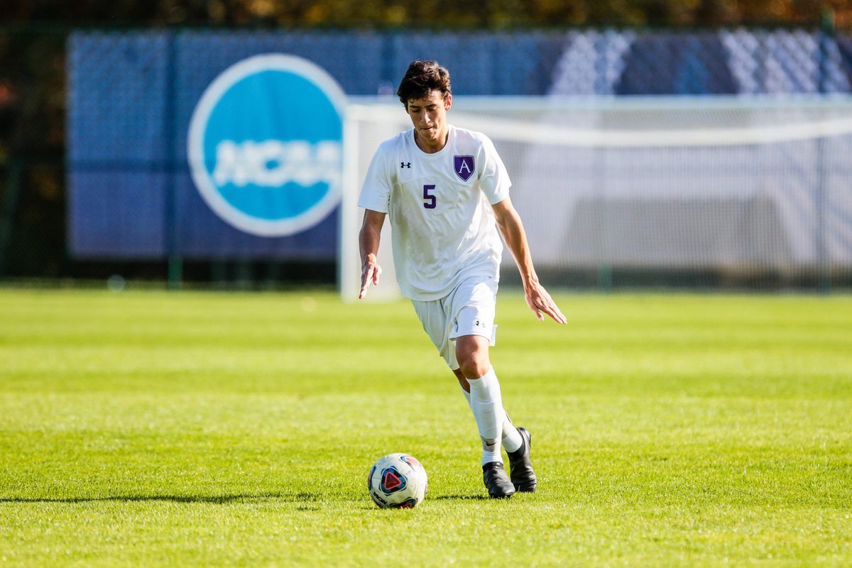 Men’s Soccer Falls to NESCAC Foe Middlebury on Set-Piece Mistake