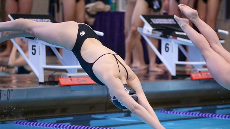 Women's Swim Splits Season's Final Dual Meets