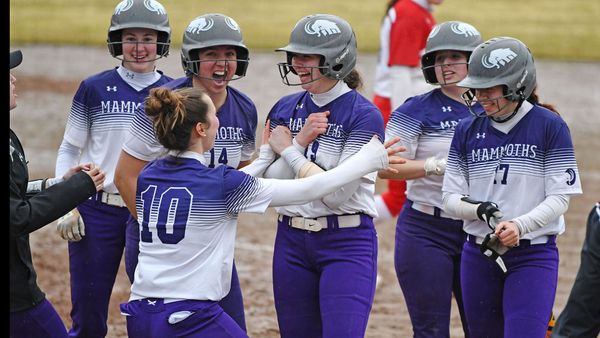 With 2 Walkoffs, Softball Sweeps Weekend Doubleheader