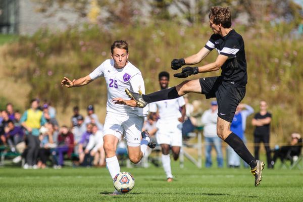 Men’s Soccer Takes First Two Games in Convincing Fashion