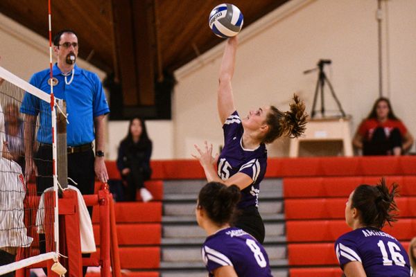 Volleyball Stumbles in NESCAC Quarterfinals