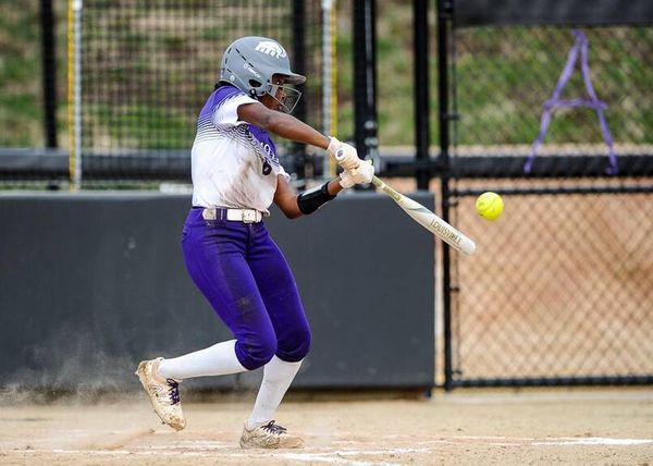 Softball Battles Williams in Crucial Conference Series
