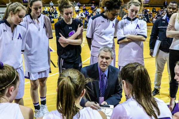 Women’s Basketball Prepares for Title Challenge