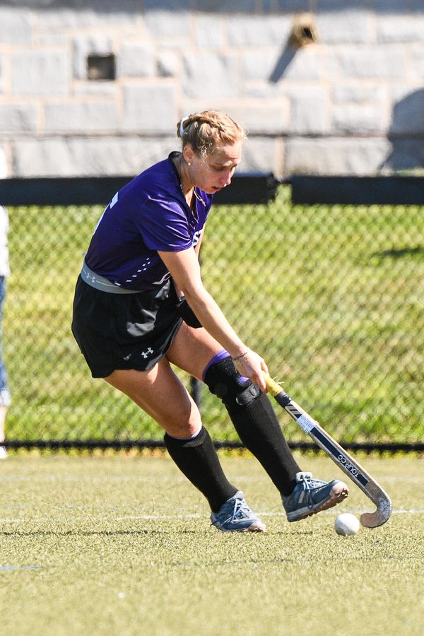 Field Hockey Defeats Conn in Conference Matchup