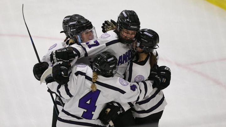 Women’s Ice Hockey Begins  Season With a Tied Record