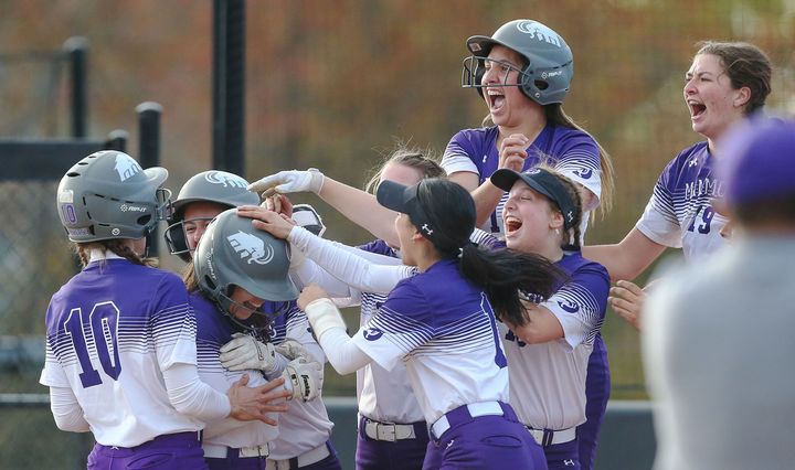 Softball Captures Little Three Title With Sweep of Cardinals