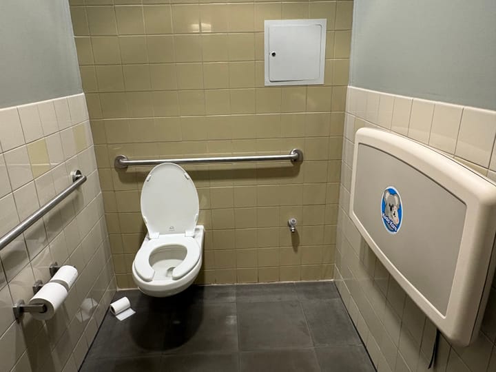 Bathroom Bulletin: Beneski Museum of Natural History