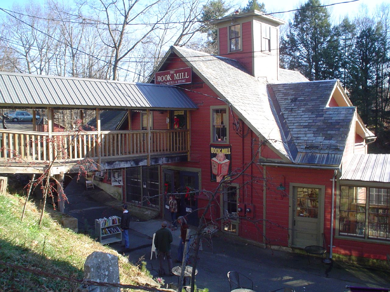 Bookstore Provides a Scenic Alternative to Amherst Center