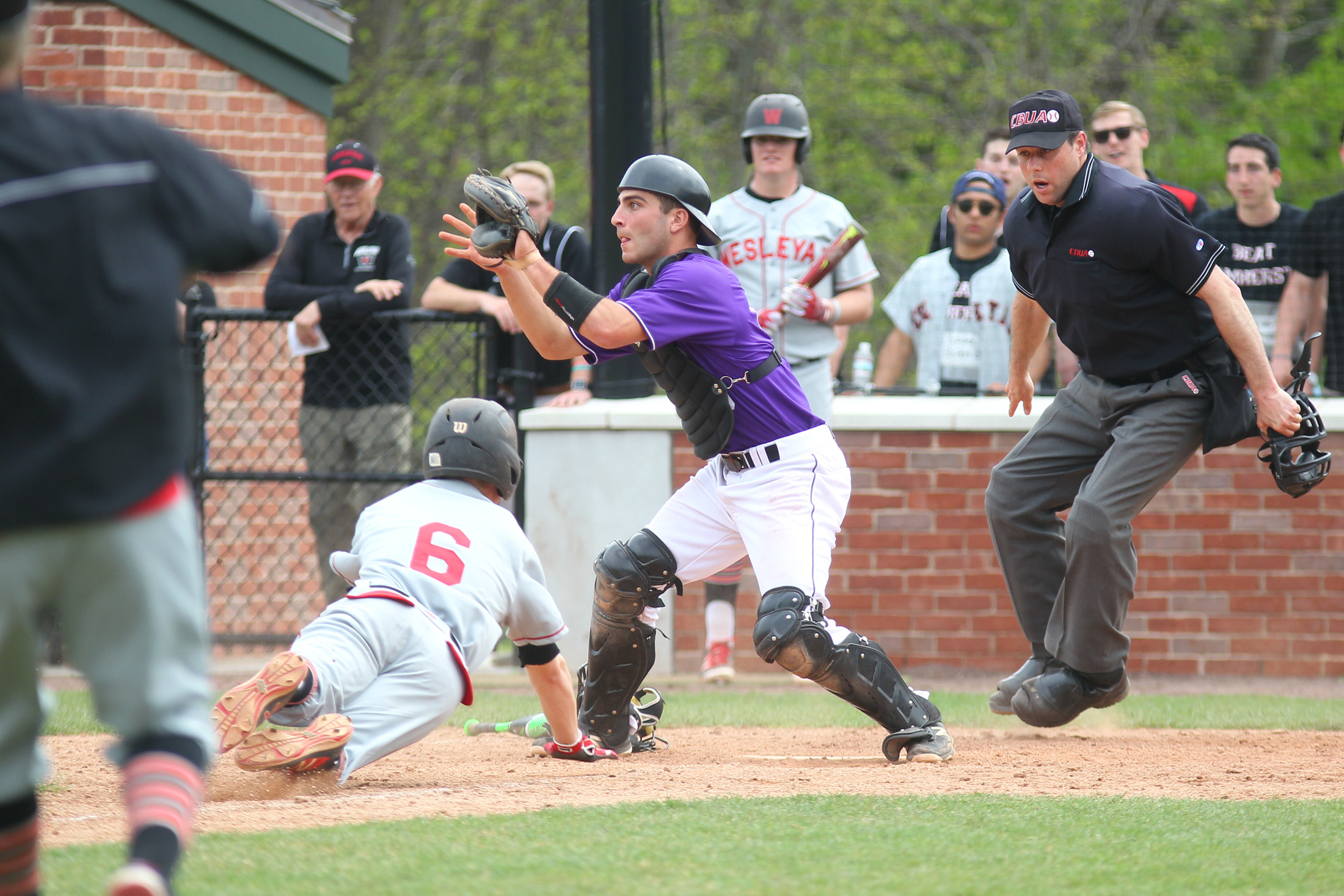 Baseball Clinches Wesleyan Series, Sits Atop NESCAC Ladder