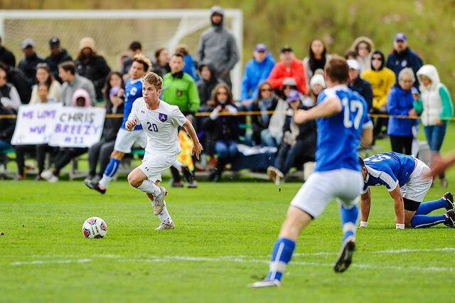 Men’s Soccer Powers Past Bowdoin in NESCAC Quarterfinal Win